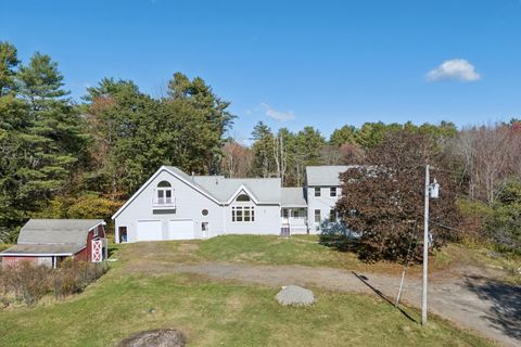Photo of 17 Chestnut Drive, Topsham, ME 04086 (MLS # 1640886)