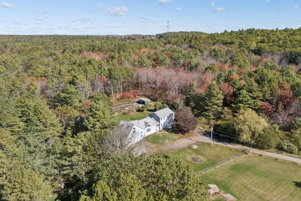 Photo of 17 Chestnut Drive, Topsham, ME 04086 (MLS # 1640886)