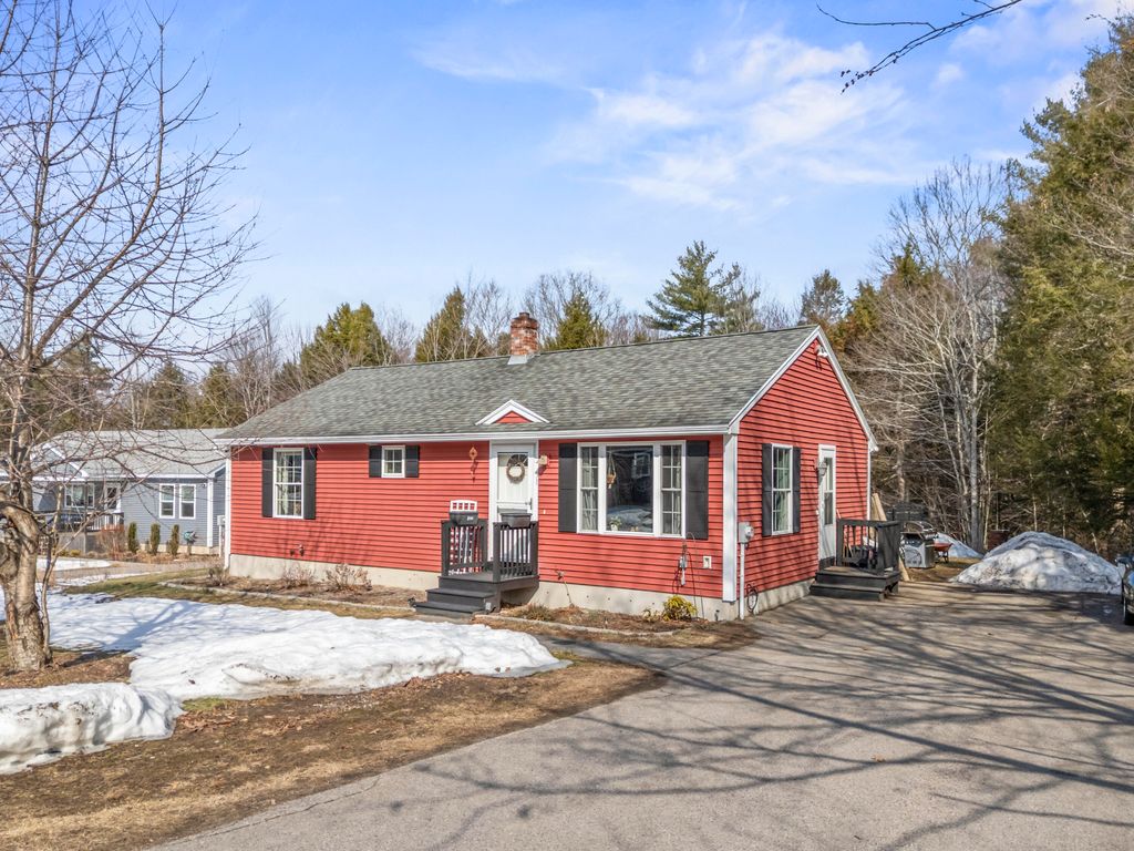 Photo of 31 Redwood Lane, Sanford, ME 04073 (MLS # 1654083)