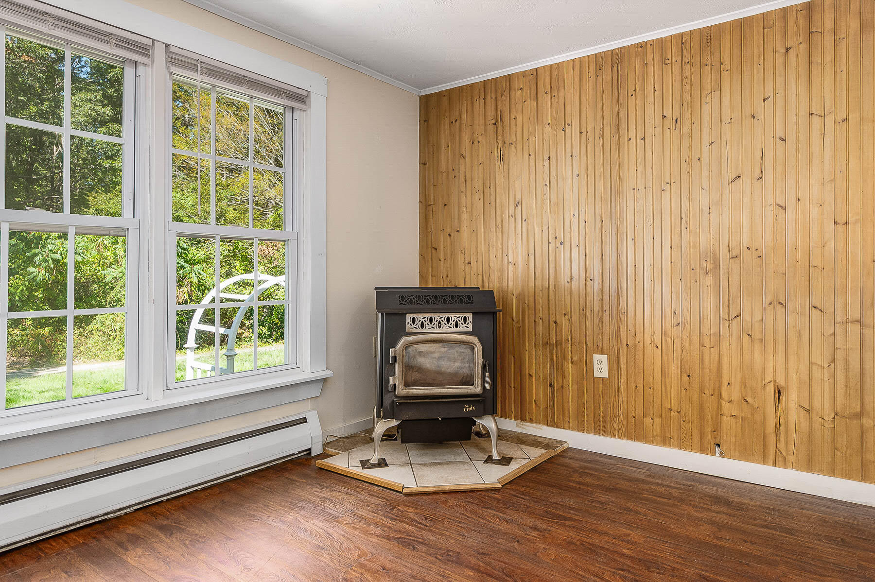 Kittery, Maine 03905, United States, 3 Bedrooms Bedrooms, ,3 BathroomsBathrooms,Residential,Active,203792