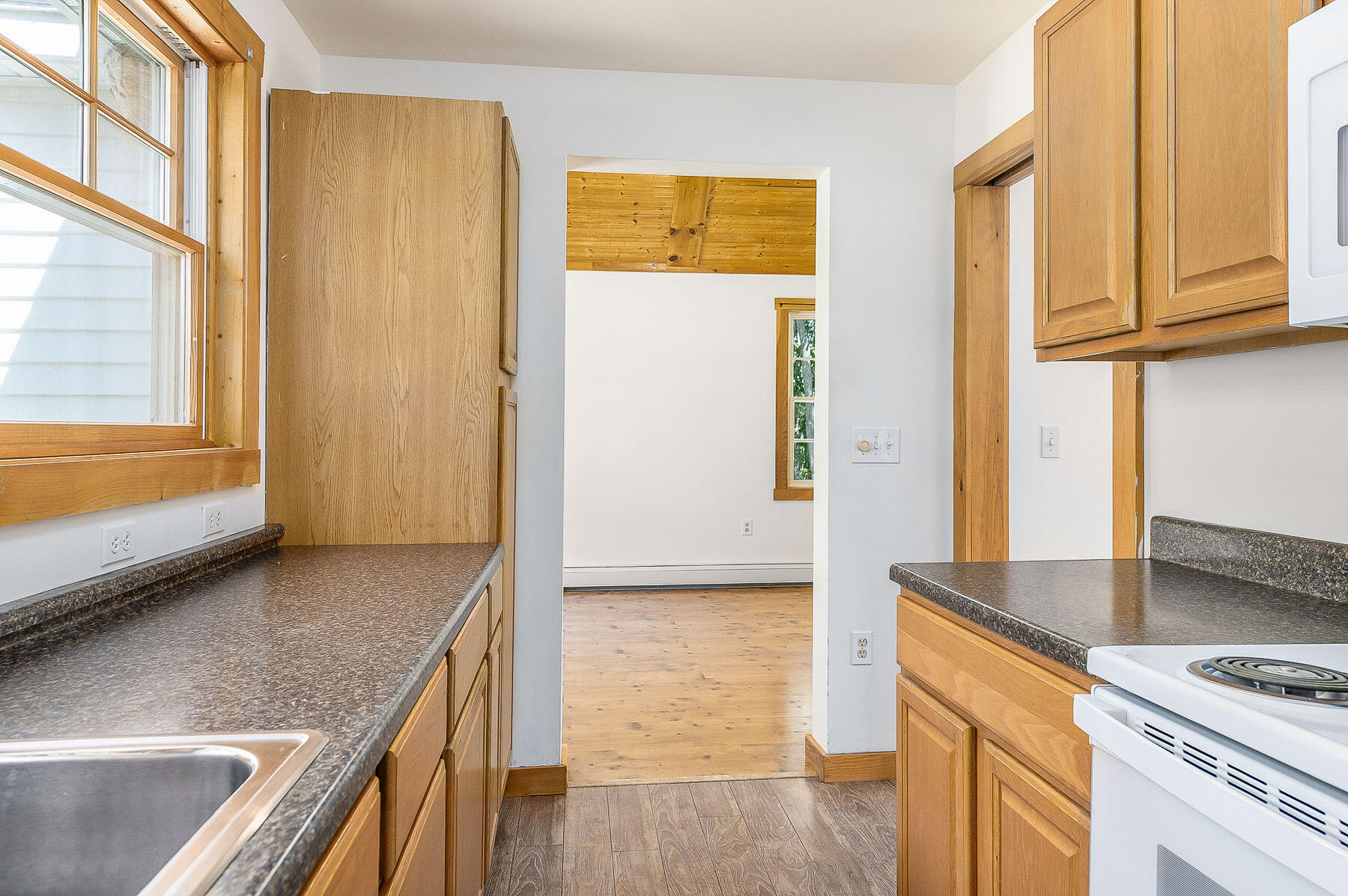 Kittery, Maine 03905, United States, 3 Bedrooms Bedrooms, ,3 BathroomsBathrooms,Residential,Active,203792