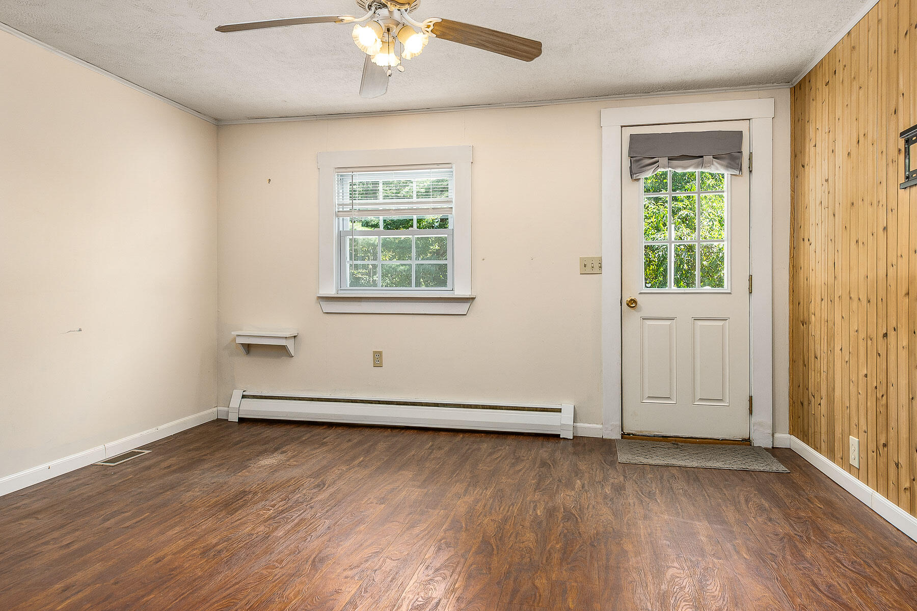 Kittery, Maine 03905, United States, 3 Bedrooms Bedrooms, ,3 BathroomsBathrooms,Residential,Active,203792