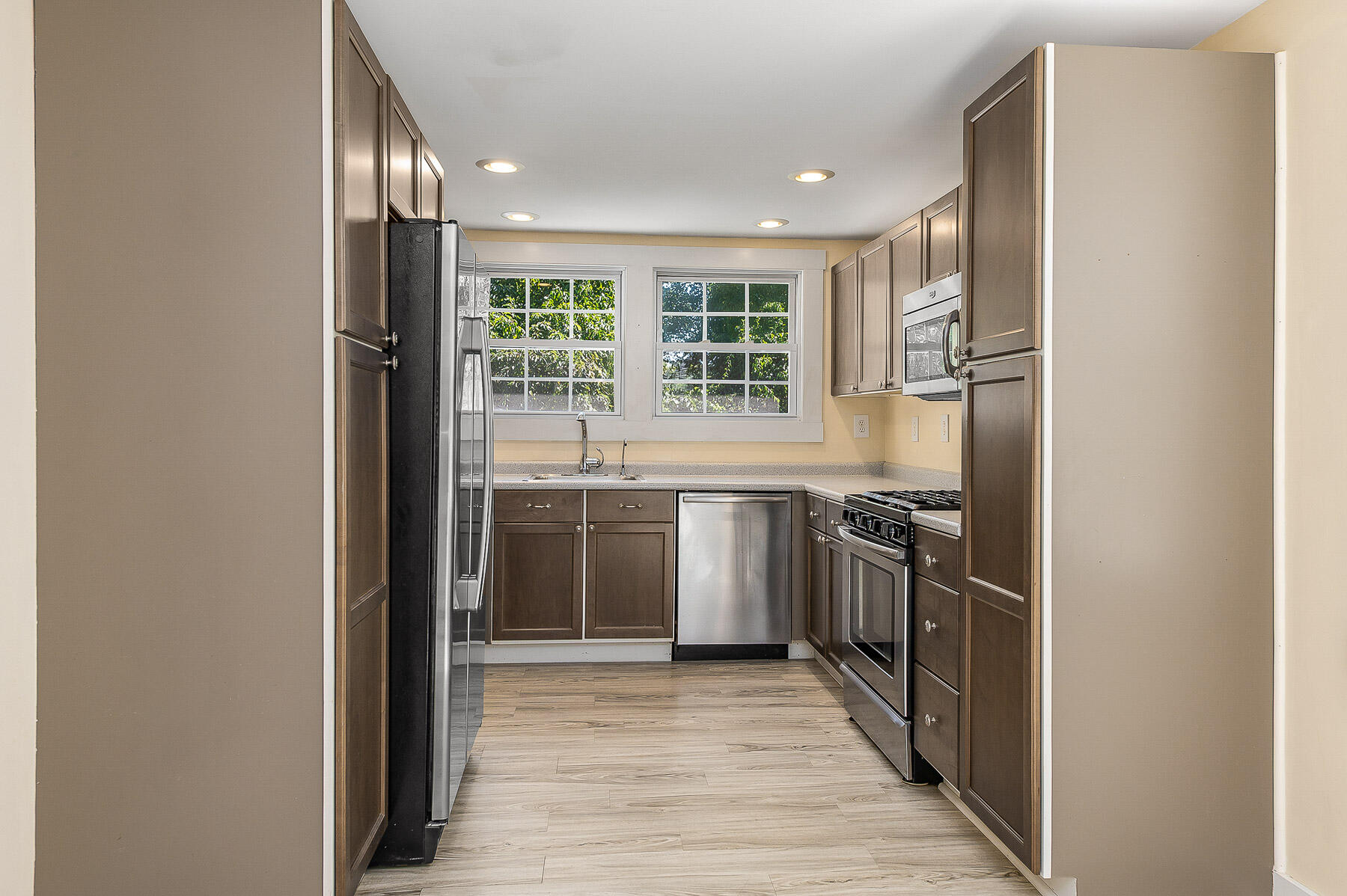 Kittery, Maine 03905, United States, 3 Bedrooms Bedrooms, ,3 BathroomsBathrooms,Residential,Active,203792