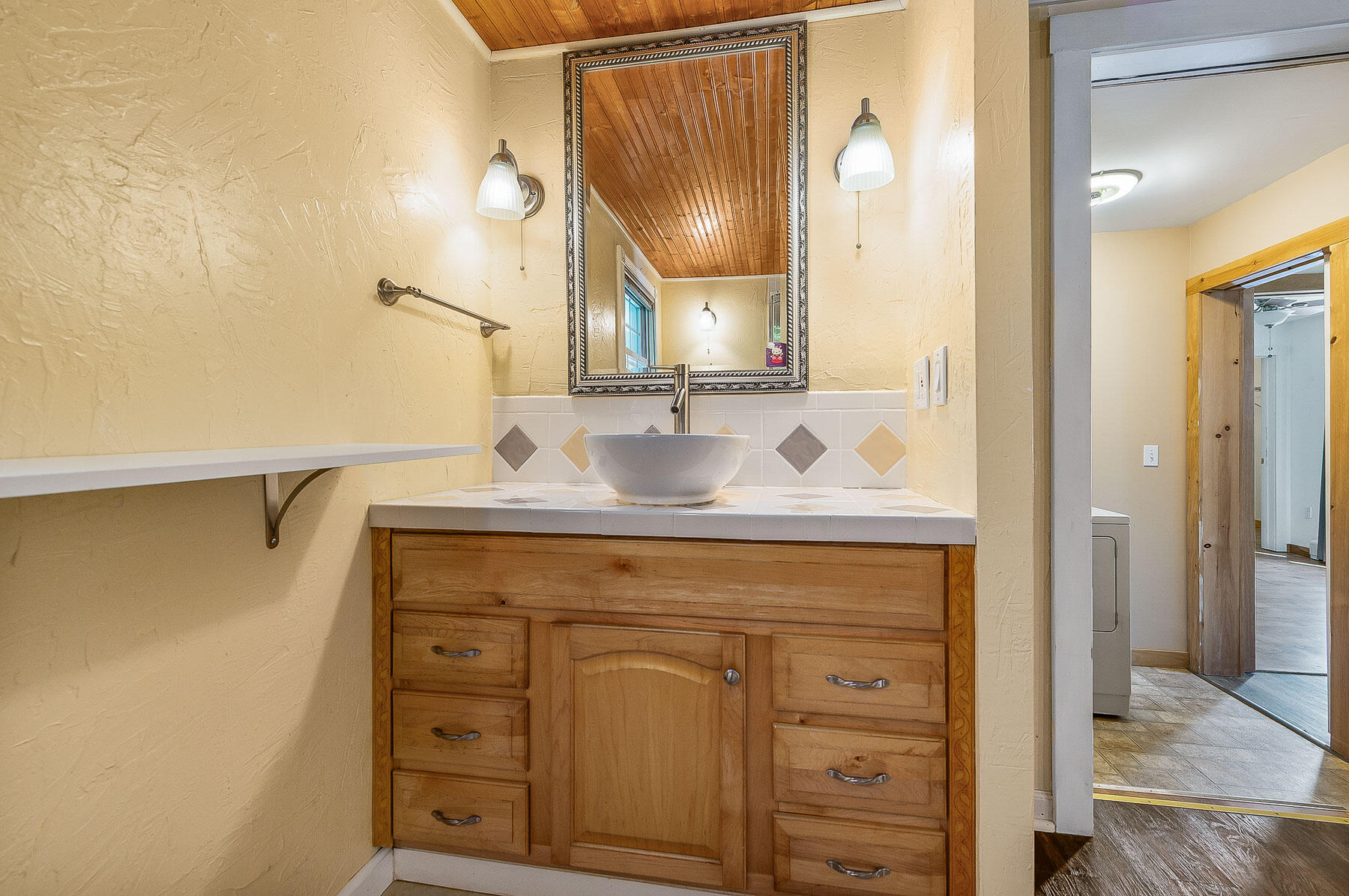 Kittery, Maine 03905, United States, 3 Bedrooms Bedrooms, ,3 BathroomsBathrooms,Residential,Active,203792