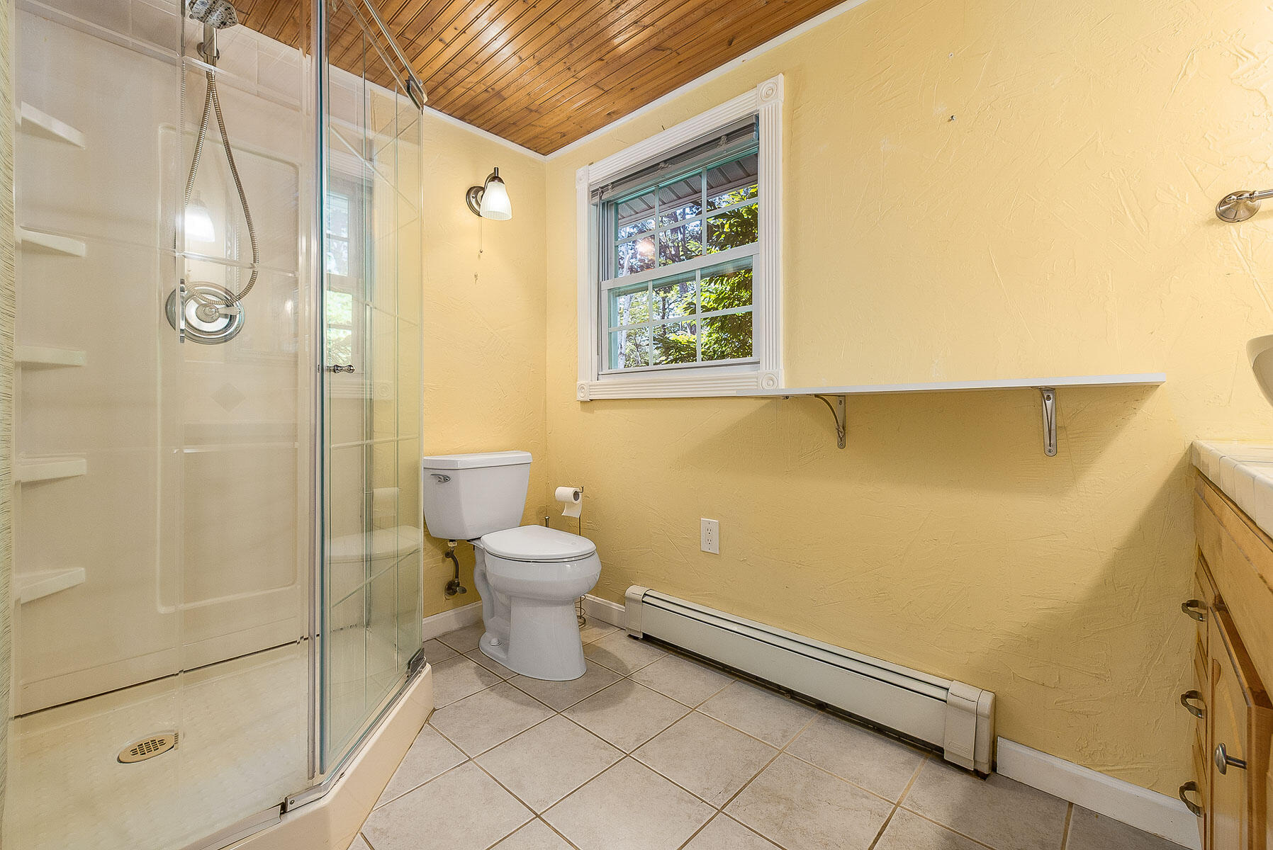 Kittery, Maine 03905, United States, 3 Bedrooms Bedrooms, ,3 BathroomsBathrooms,Residential,Active,203792