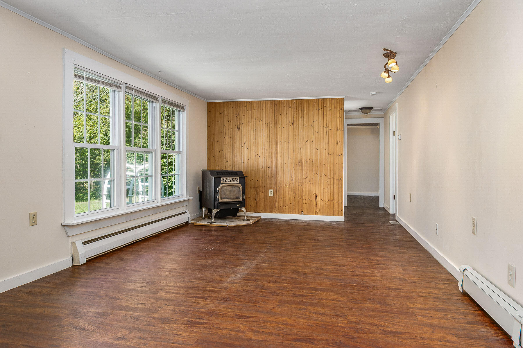 Kittery, Maine 03905, United States, 3 Bedrooms Bedrooms, ,3 BathroomsBathrooms,Residential,Active,203792