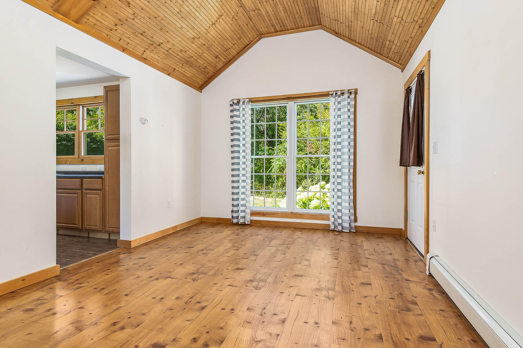 Kittery, Maine 03905, United States, 3 Bedrooms Bedrooms, ,3 BathroomsBathrooms,Residential,Active,203792