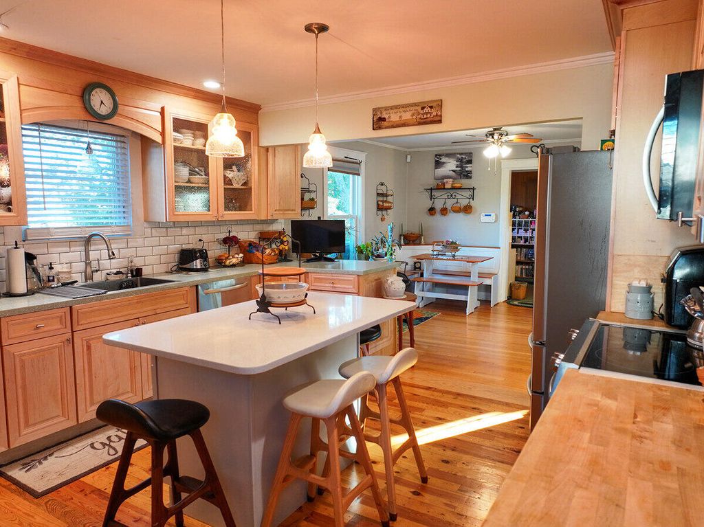 Photo of 21 Androscoggin Avenue, Lewiston, ME 04240 (MLS # 1640435)