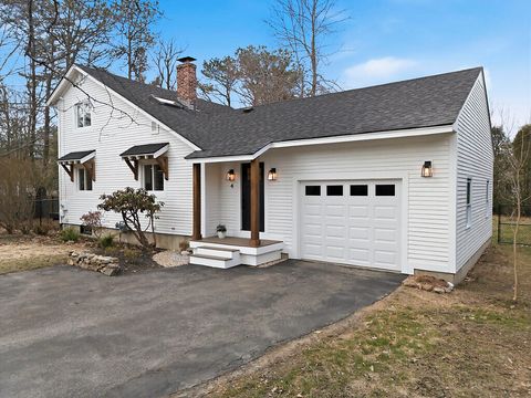 Photo of 4 Lori Drive, Brunswick, ME 04011 (MLS # 1657815)