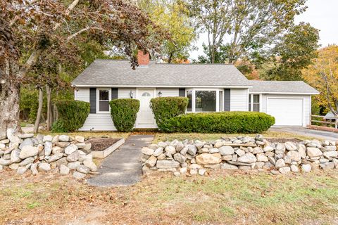 Photo of 1116 State Road, Eliot, ME 03903 (MLS # 1640977)