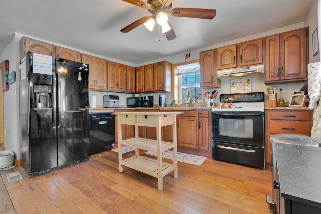 Photo of 9 Snows Court, North Berwick, ME 03906 (MLS # 1652696)