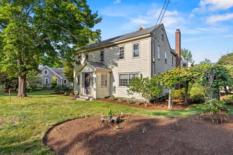 Photo of 86 Pleasant Street, Yarmouth, ME 04096 (MLS # 1637787)