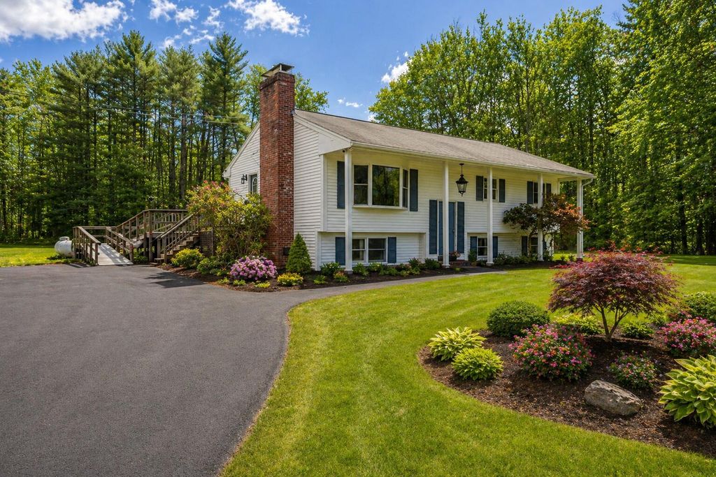 Photo of 955 Bridgton Road, Westbrook, ME 04092 (MLS # 1659424)