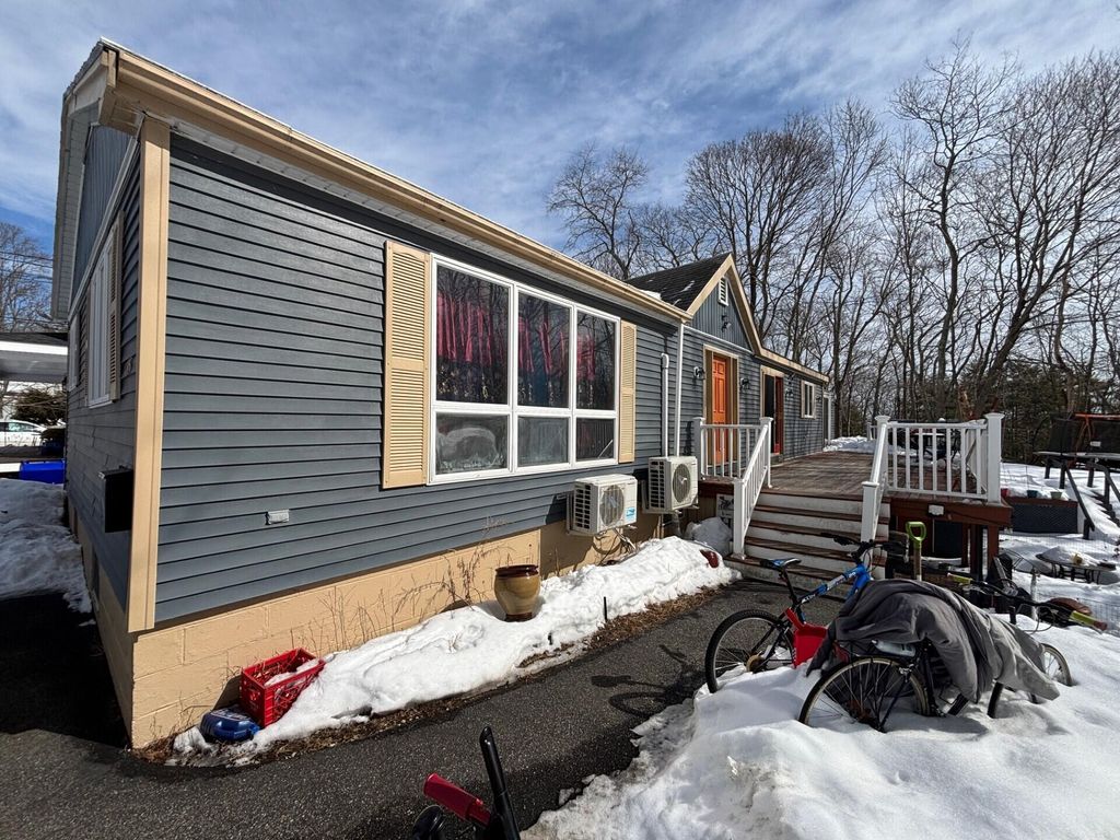 Photo of 35 Fort Hill Avenue, Old Orchard Beach, ME 04064 (MLS # 1653360)