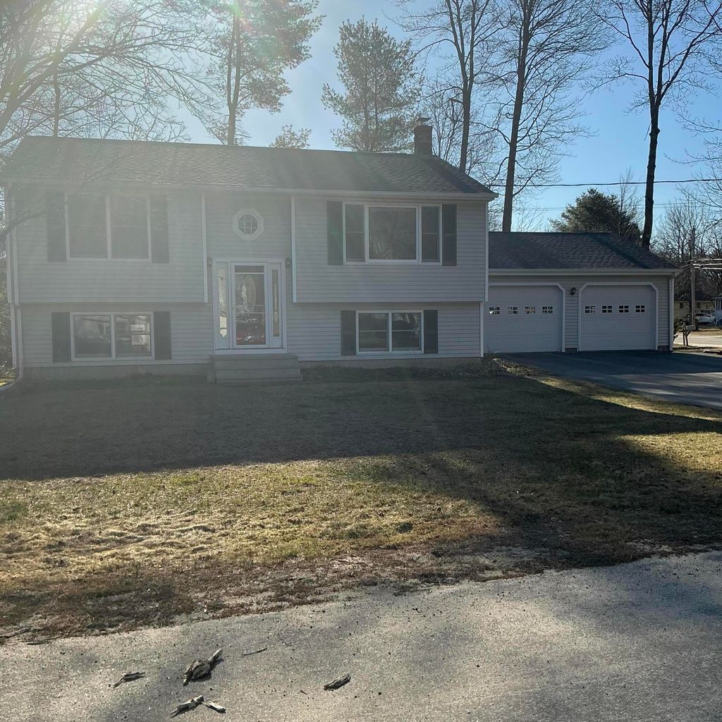 Photo of 1 Carolyn Street, Topsham, ME 04086 (MLS # 1651376)