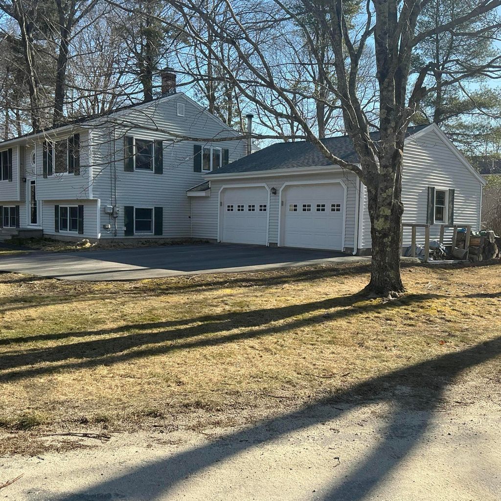 Photo of 1 Carolyn Street, Topsham, ME 04086 (MLS # 1651376)
