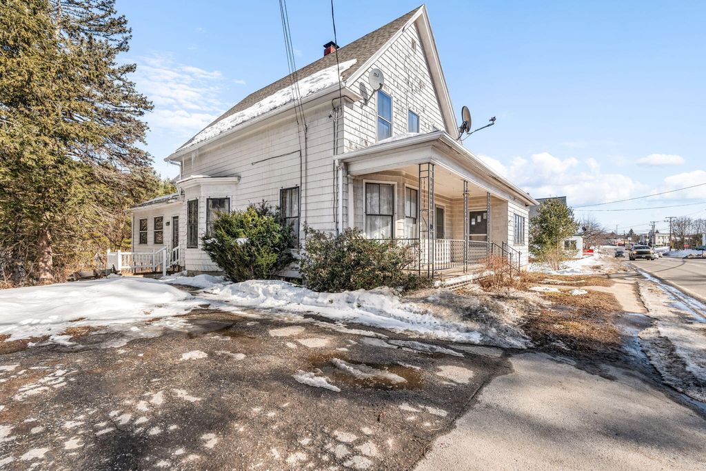 Photo of 216 Russell Street, Lewiston, ME 04240 (MLS # 1652885)