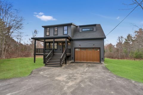 Photo of 43 Middle Road, Falmouth, ME 04105 (MLS # 1659384)