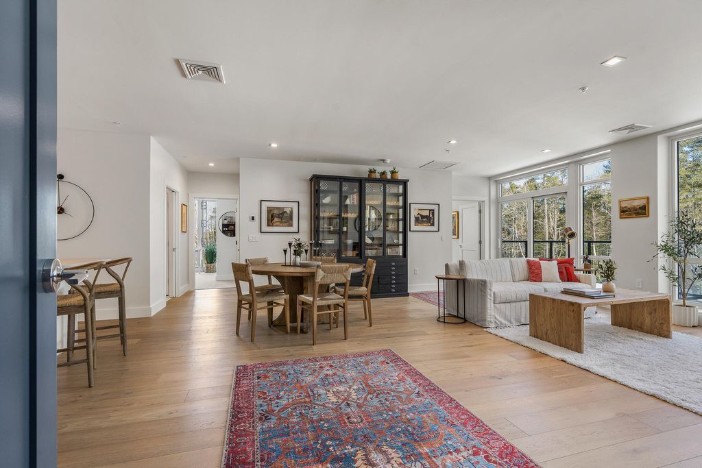 Photo of 267 US Route 1 #305, Falmouth, ME 04105 (MLS # 1652861)