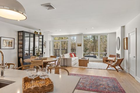 Photo of 267 US Route 1 #305, Falmouth, ME 04105 (MLS # 1652861)