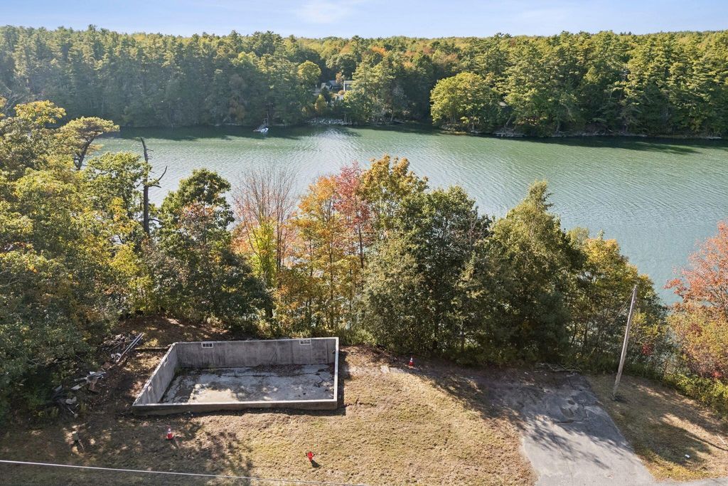 Photo of 646 Gurnet Road, Brunswick, ME 04011 (MLS # 1640043)