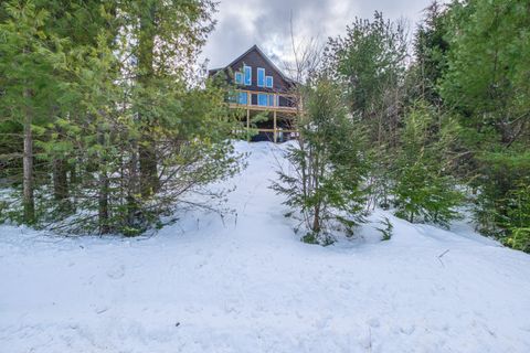 Photo of 128 Oak Hill Drive, Woodstock, ME 04219 (MLS # 1652909)