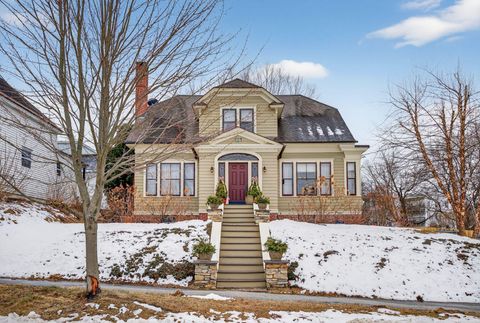 Photo of 121 Sixth Street, Auburn, ME 04210 (MLS # 1655609)