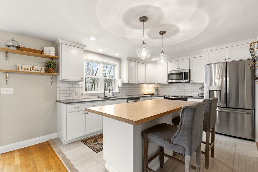 Photo of 71 Candlewyck Terrace, Portland, ME 04102 (MLS # 1656642)