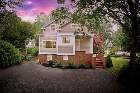Photo of 920 Shore Road, Cape Elizabeth, ME 04107 (MLS # 1640092)