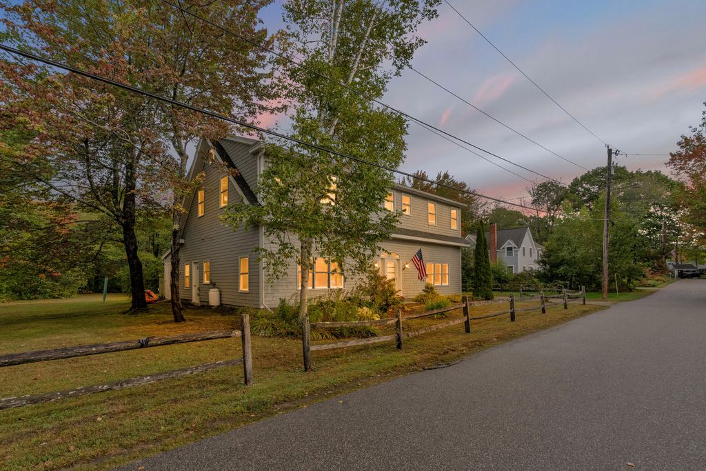 Photo of 40 Wildwood Avenue, Kennebunkport, ME 04046 (MLS # 1657909)