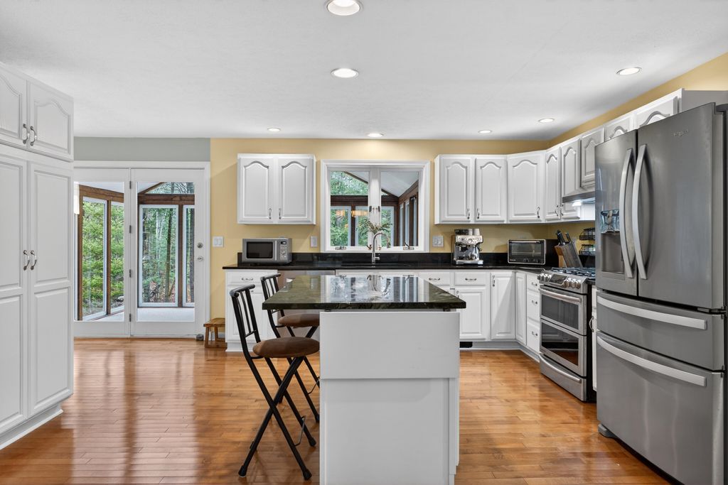 Photo of 15 Harvey Brook Drive, Freeport, ME 04032 (MLS # 1657363)