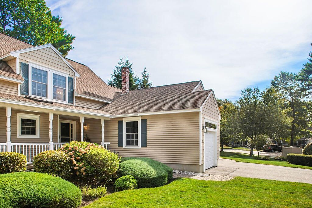 Photo of 29 Bentley Place #50, Kennebunk, ME 04043 (MLS # 1638052)