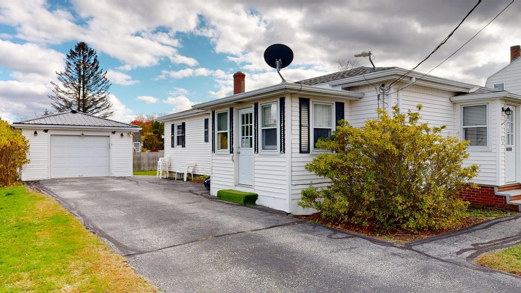 Photo of 211 Farwell Street, Lewiston, ME 04240 (MLS # 1641969)
