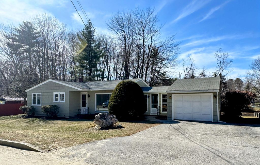 Photo of 15 Moore Avenue, Auburn, ME 04210 (MLS # 1657513)