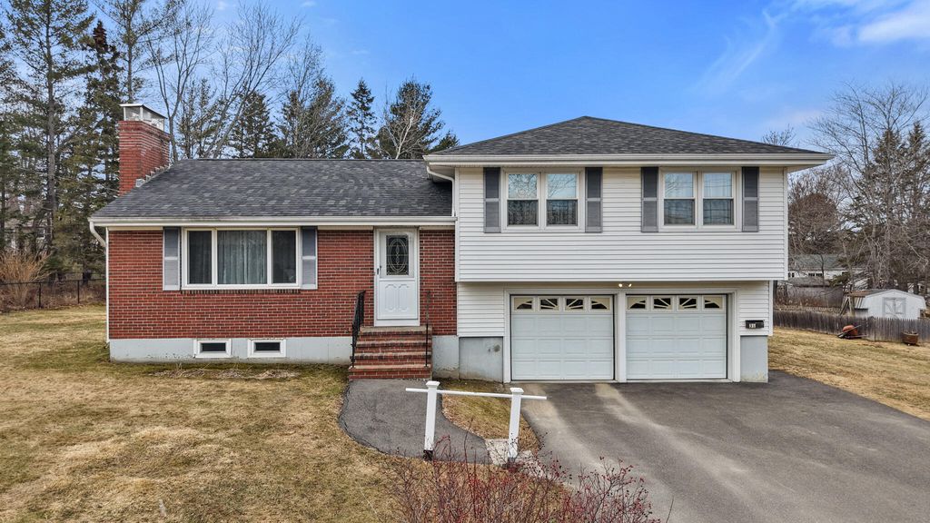 Photo of 31 Sunset Strip, Brewer, ME 04412 (MLS # 1655702)