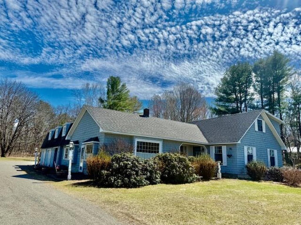 Photo of 14 Lakeshore Drive, Belgrade, ME 04917 (MLS # 1658216)