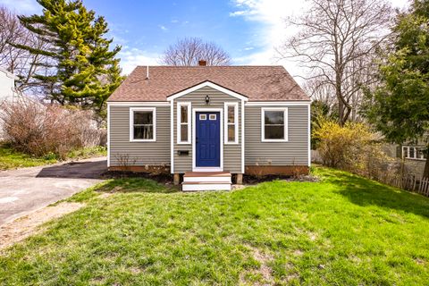 Photo of 32 Longfellow Drive, Cape Elizabeth, ME 04107 (MLS # 1657880)