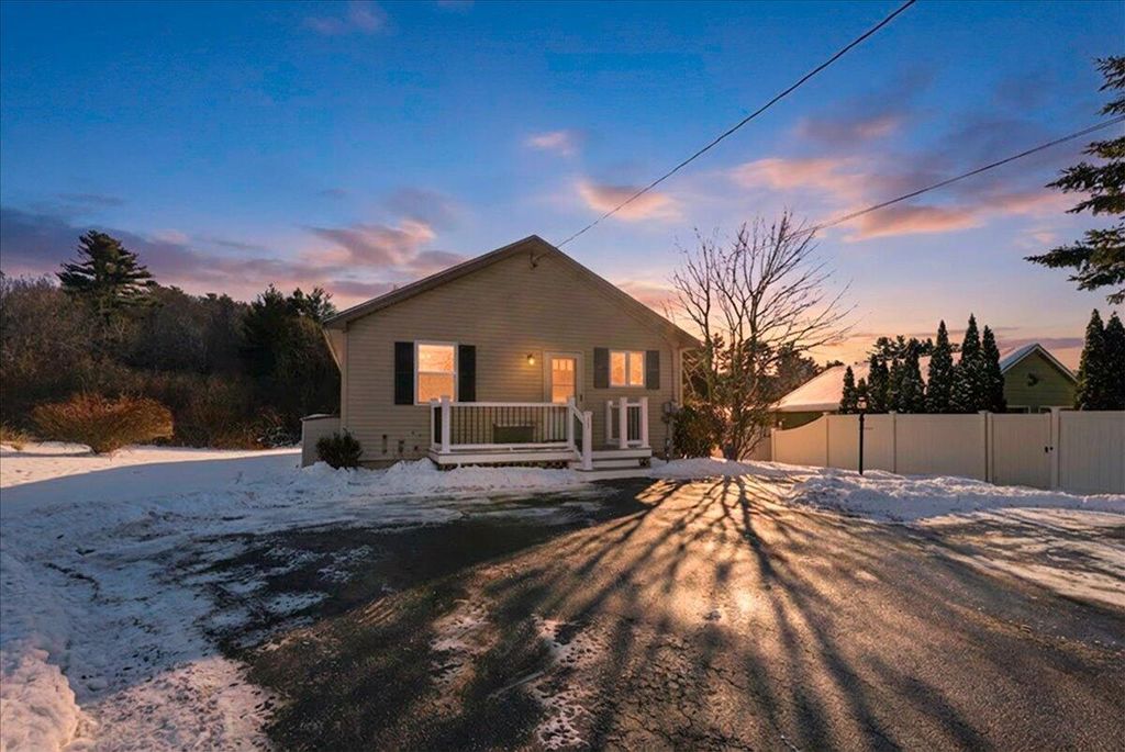 Photo of 295 Central Avenue, Lewiston, ME 04240 (MLS # 1646443)