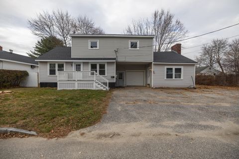 Photo of 27 Flanders Street, Auburn, ME 04210 (MLS # 1644254)