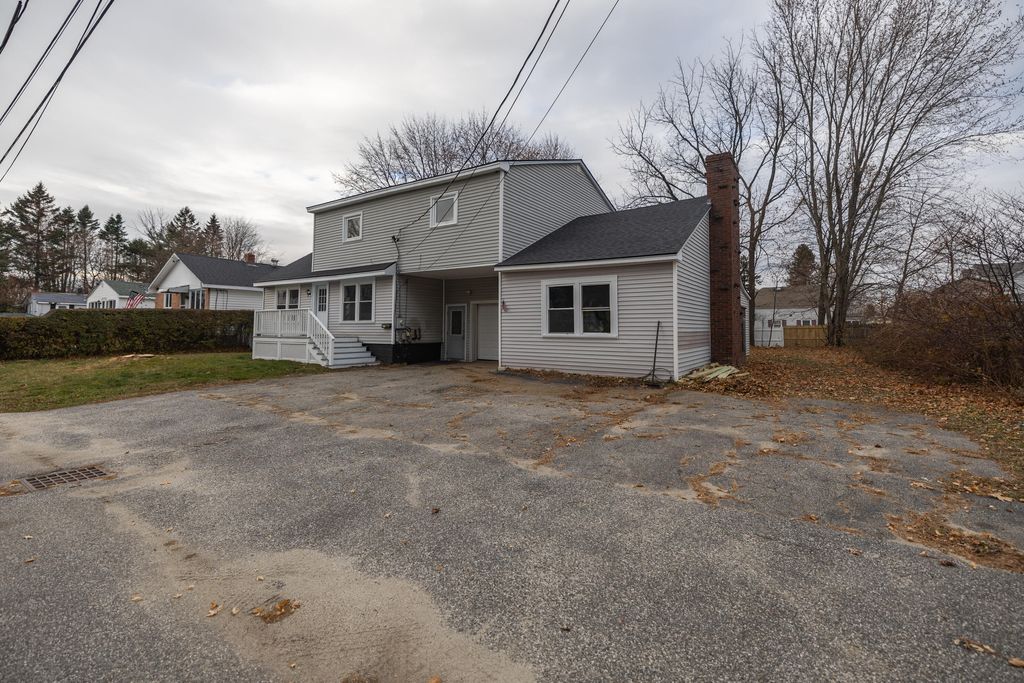 Photo of 27 Flanders Street, Auburn, ME 04210 (MLS # 1644254)