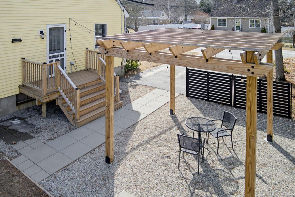 Photo of 31 Hanson Drive, Topsham, ME 04086 (MLS # 1656237)