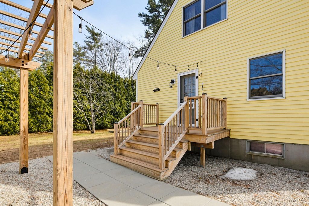 Photo of 31 Hanson Drive, Topsham, ME 04086 (MLS # 1656237)