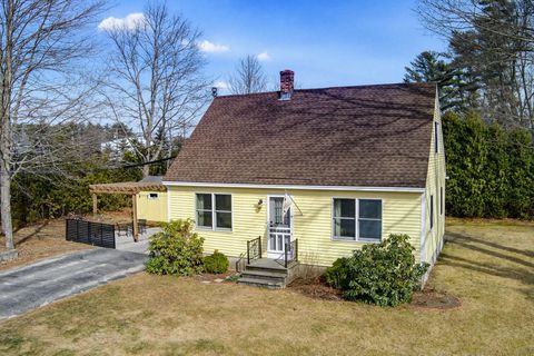Photo of 31 Hanson Drive, Topsham, ME 04086 (MLS # 1656237)