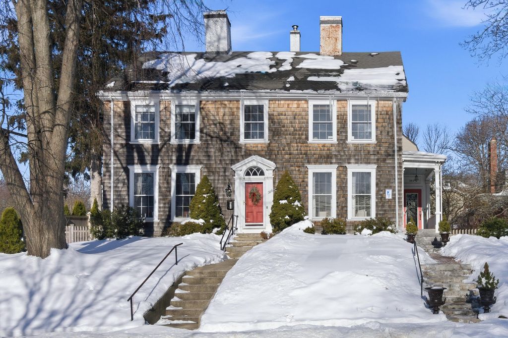 Photo of 387 Danforth Street #1, Portland, ME 04102 (MLS # 1651350)