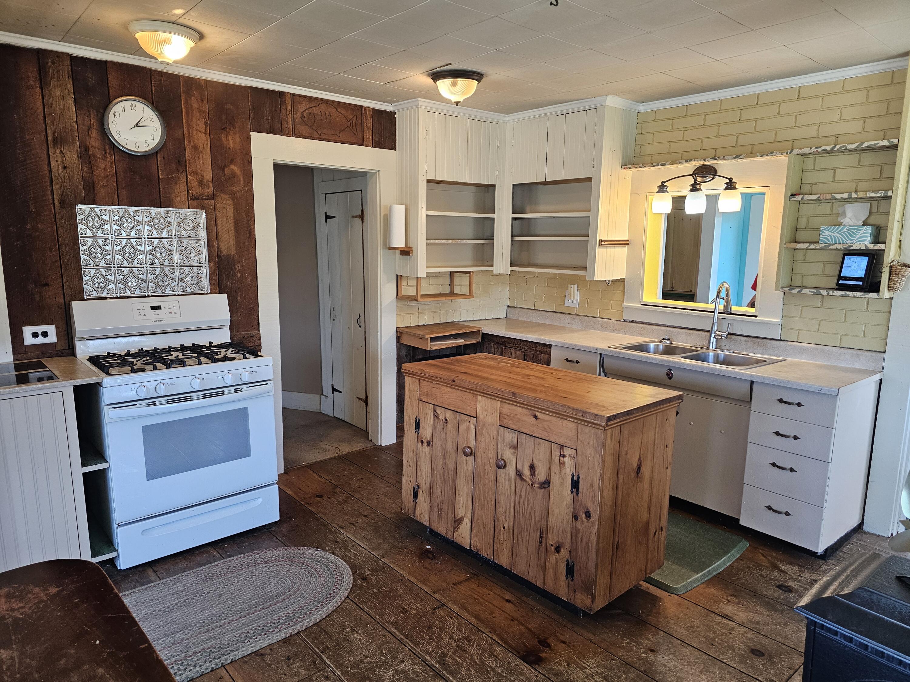 Orland, Maine 04472, United States, 3 Bedrooms Bedrooms, ,1 BathroomBathrooms,Residential,Active,122838