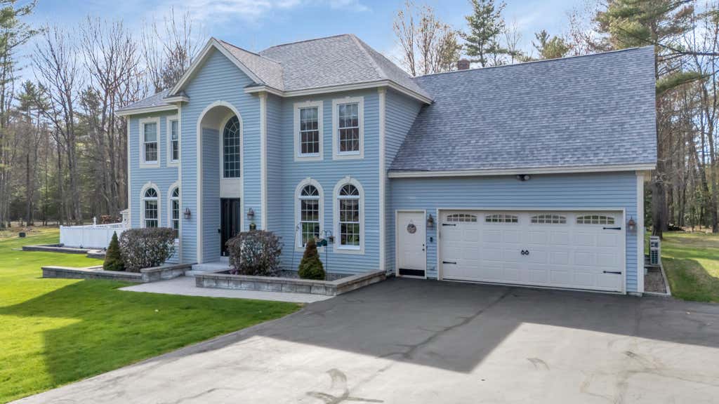 Photo of 16 Caldwell Circle, Lewiston, ME 04240 (MLS # 1661196)