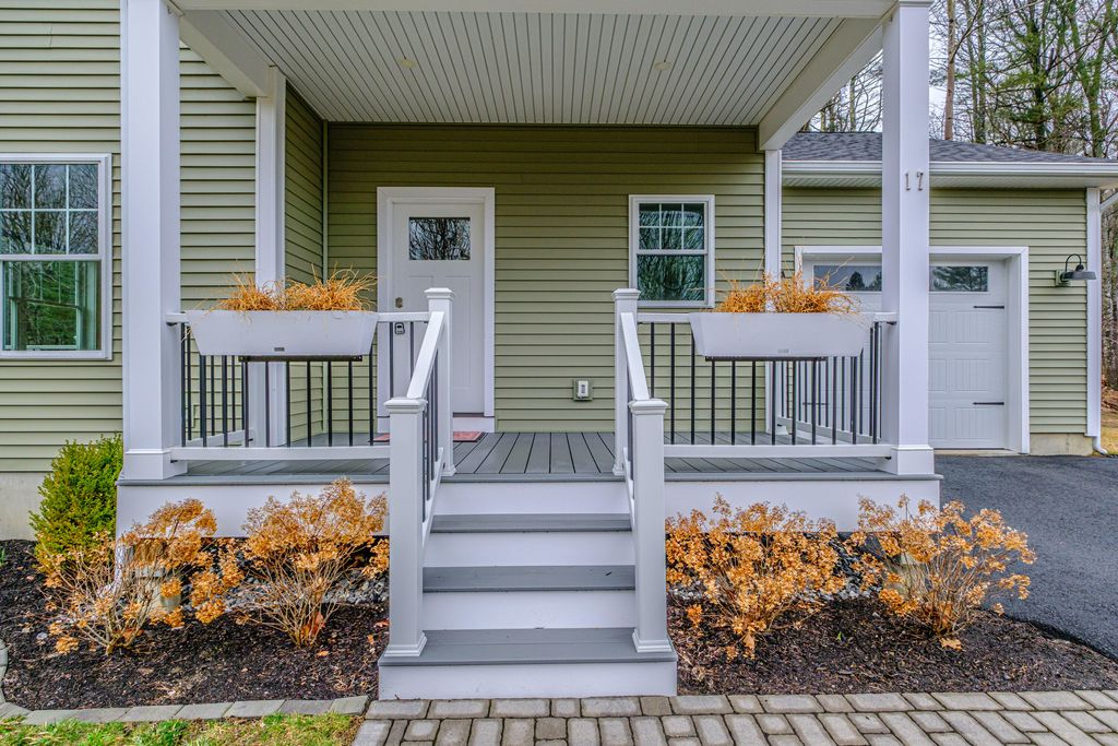 Photo of 17 Youngs Lane #17, Freeport, ME 04032 (MLS # 1654145)