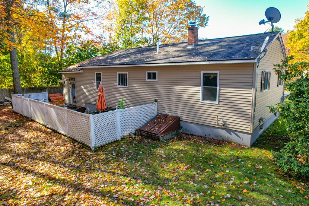 Photo of 21 Barrows Drive, Topsham, ME 04086 (MLS # 1642415)
