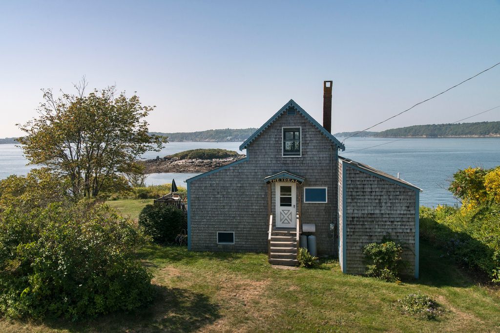 Photo of 42 Thistle Lane, Long Island, ME 04050 (MLS # 1642165)