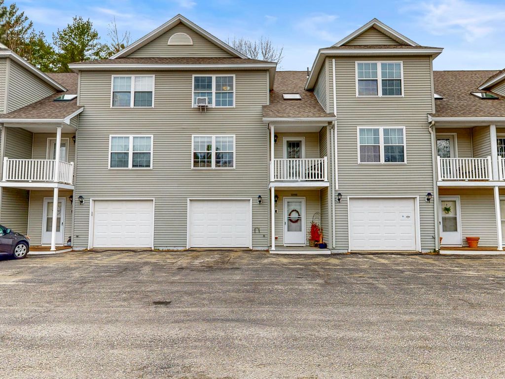 Photo of 11 Ledges Court #11, Lewiston, ME 04240 (MLS # 1661304)